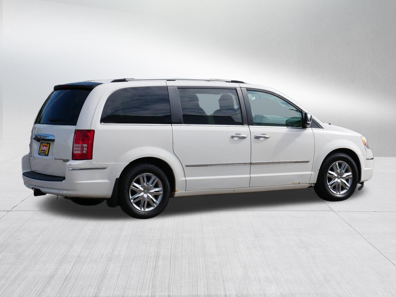 Used 2010 Chrysler Town & Country Limited FWD image 7