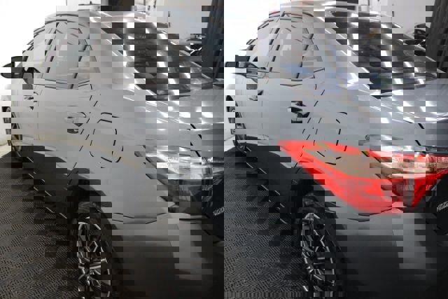 Used 2018 Toyota Corolla LE image 8