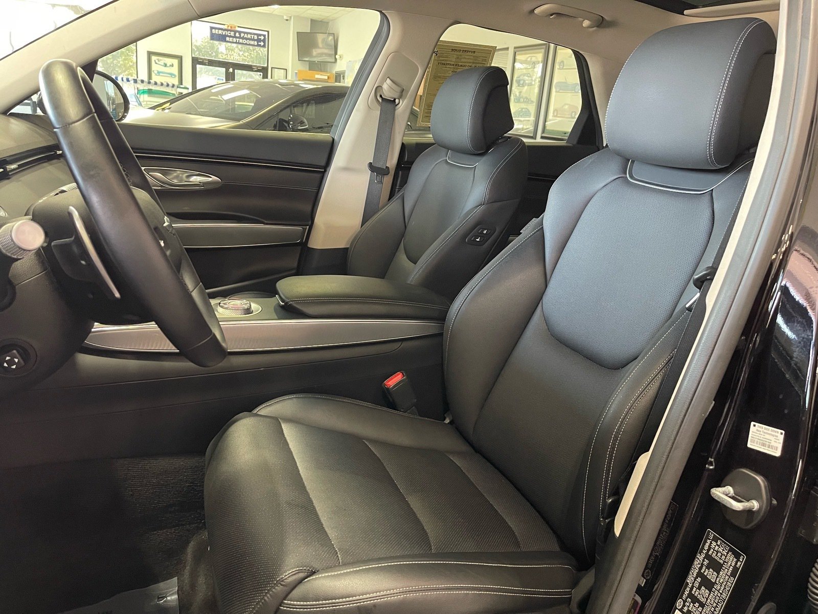 Used 2025 Genesis GV70 2.5T w/ Select Package AWD/4WD image 24