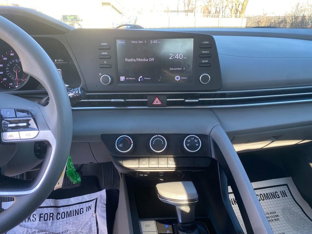 Used 2021 Hyundai Elantra SE image 20