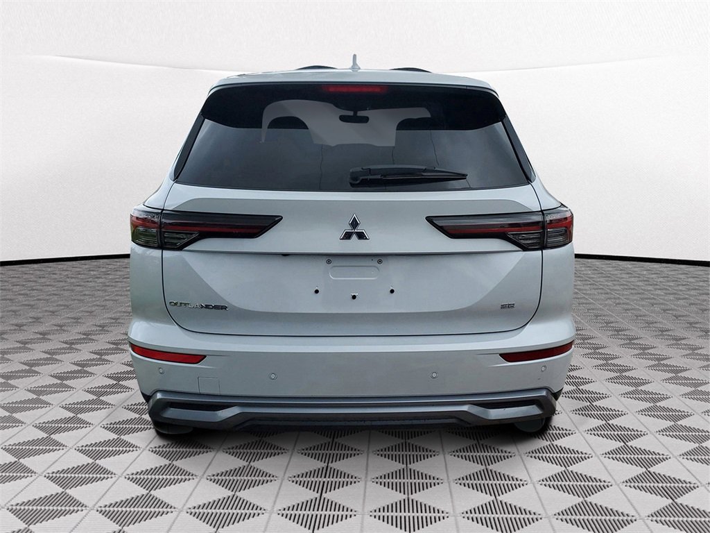 New 2025 Mitsubishi Outlander SE image 5