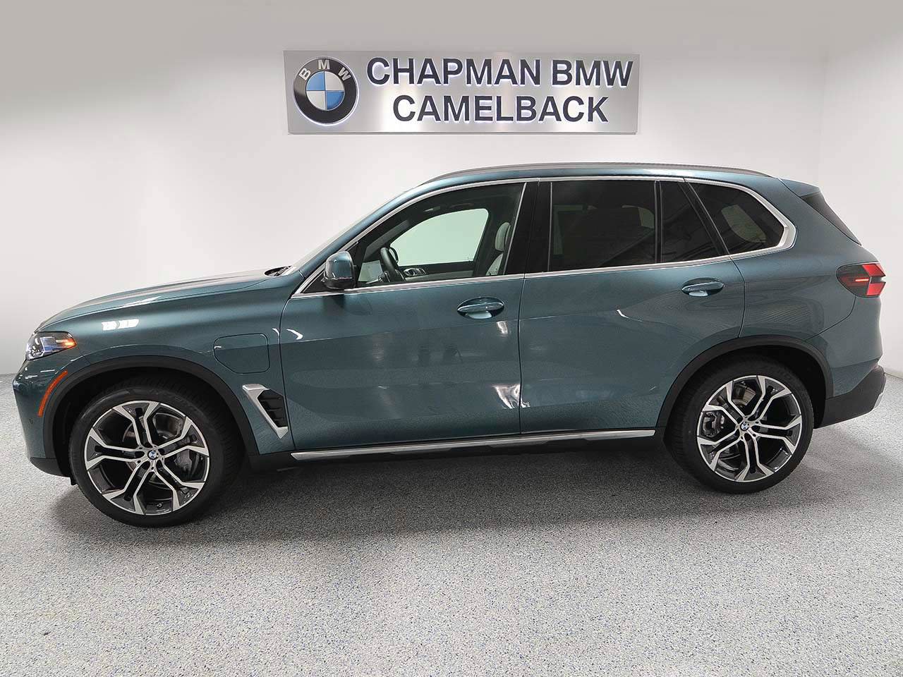 Used 2026 BMW X5 xDrive50e w/ Premium Package AWD/4WD image 3