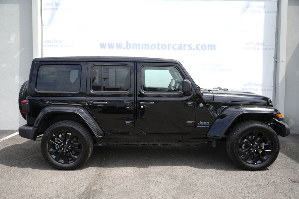 Used 2025 Jeep Wrangler Unlimited Sahara w/ Safety Group AWD/4WD image 7