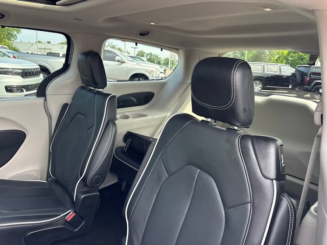 Used 2024 Chrysler Pacifica Limited FWD image 8