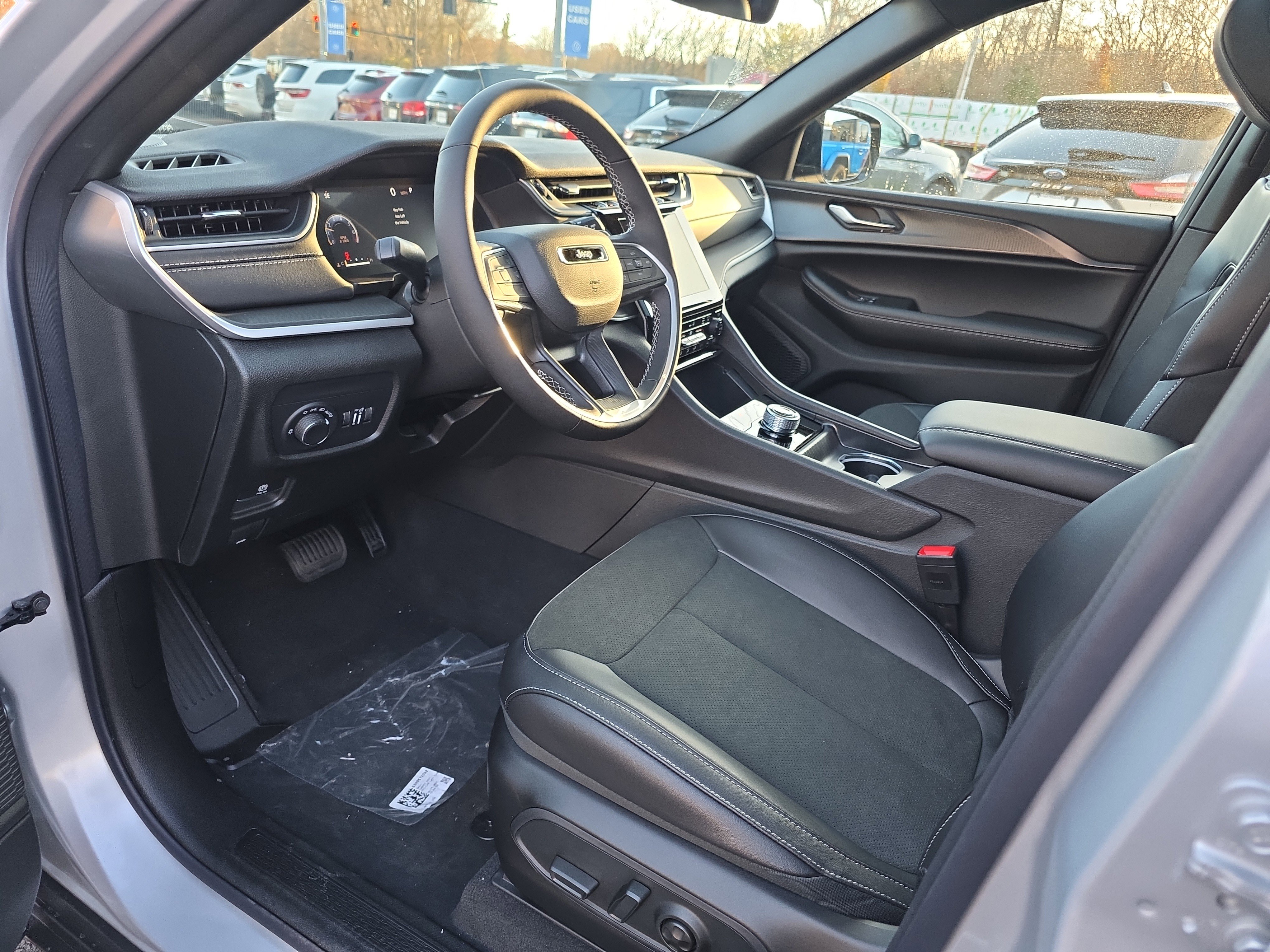 New 2025 Jeep Grand Cherokee Altitude image 3