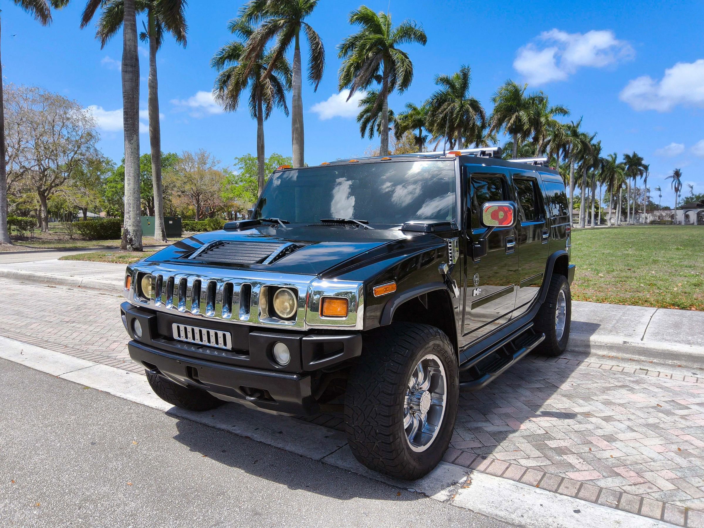 Used 2003 HUMMER H2 w/ Preferred Equipment Group image 2