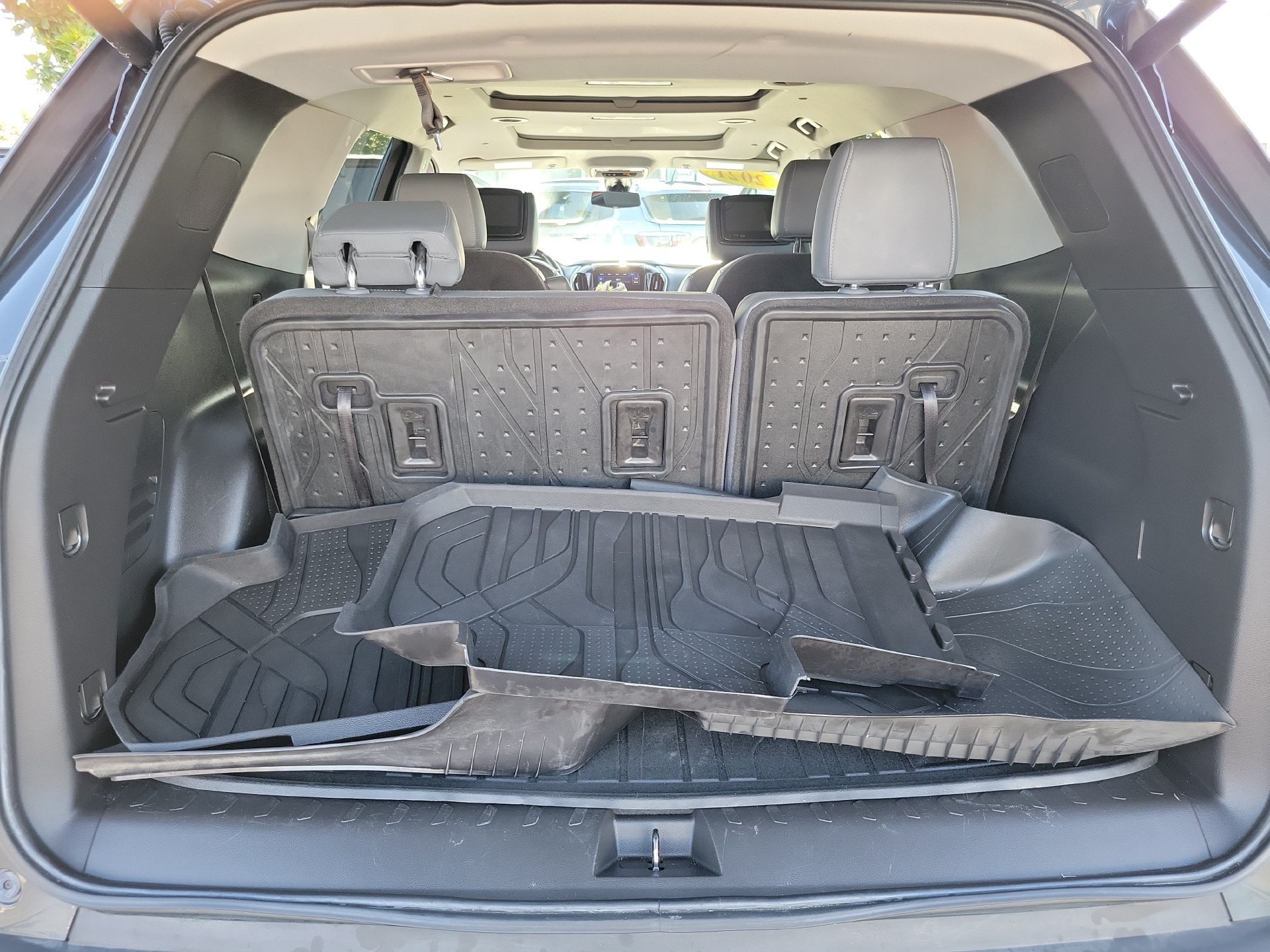 Used 2021 Chevrolet Traverse LT w/ LT Premium Package AWD/4WD image 17
