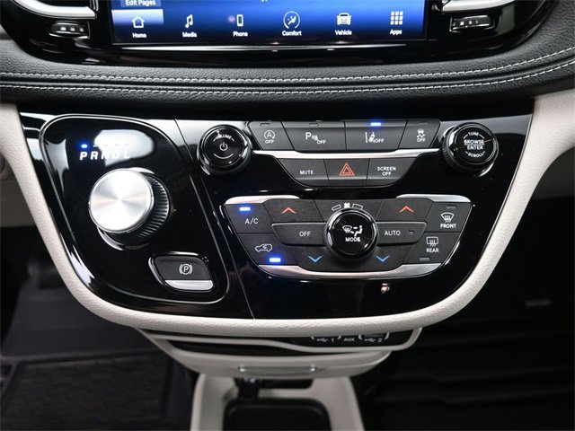 Used 2023 Chrysler Pacifica Touring-L image 9