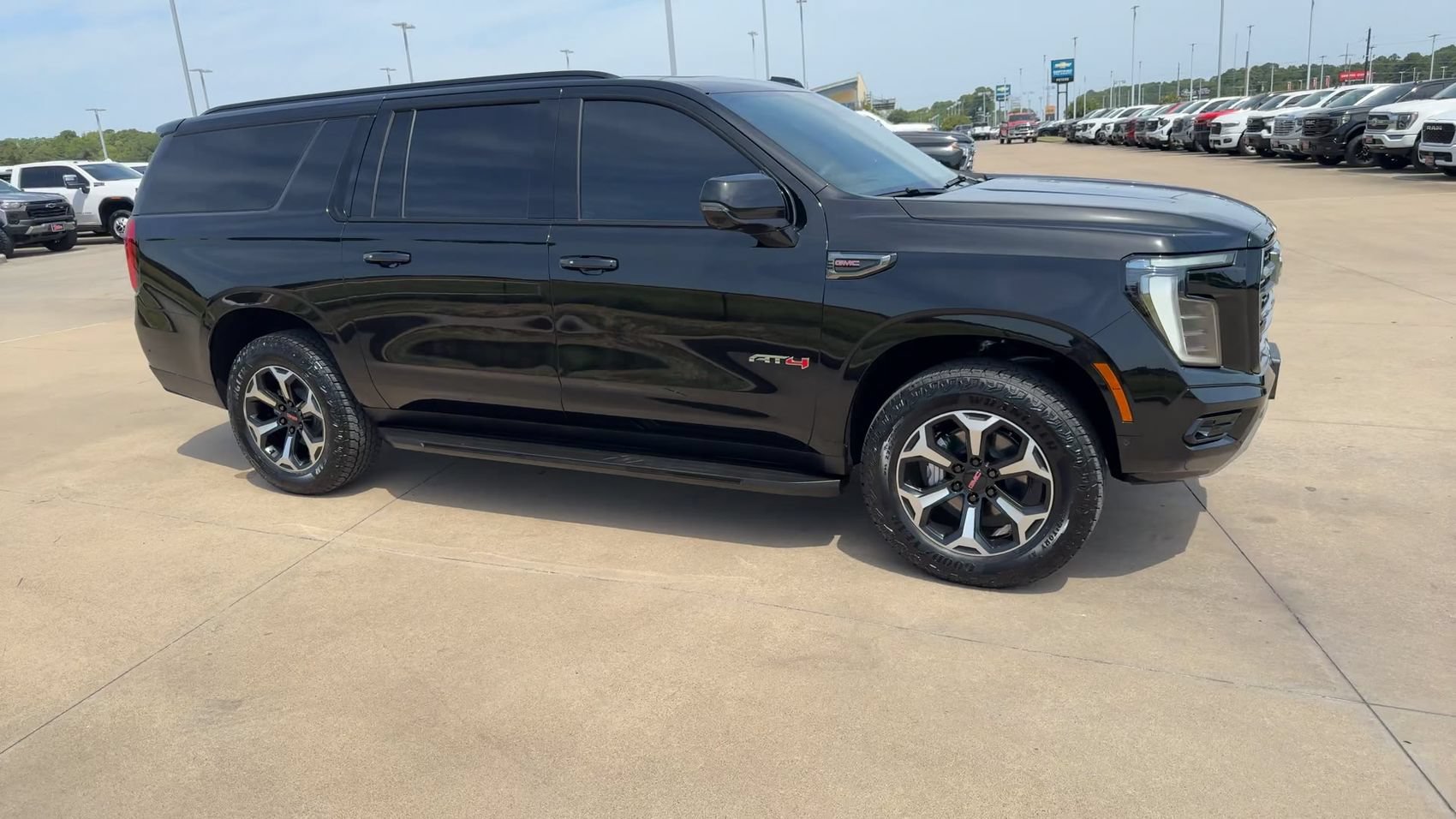 Used 2026 GMC Yukon XL AT4 AWD/4WD image 3