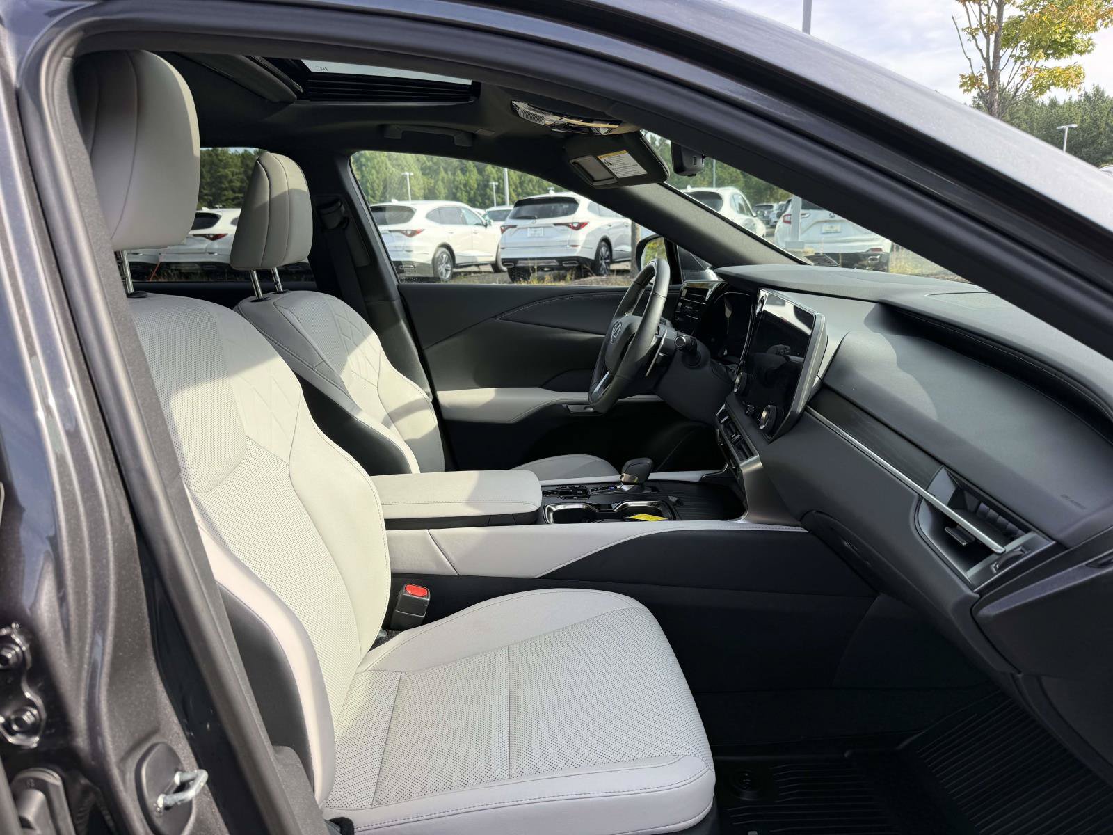 Used 2025 Lexus RX 350h w/ Accessory Package AWD/4WD image 14