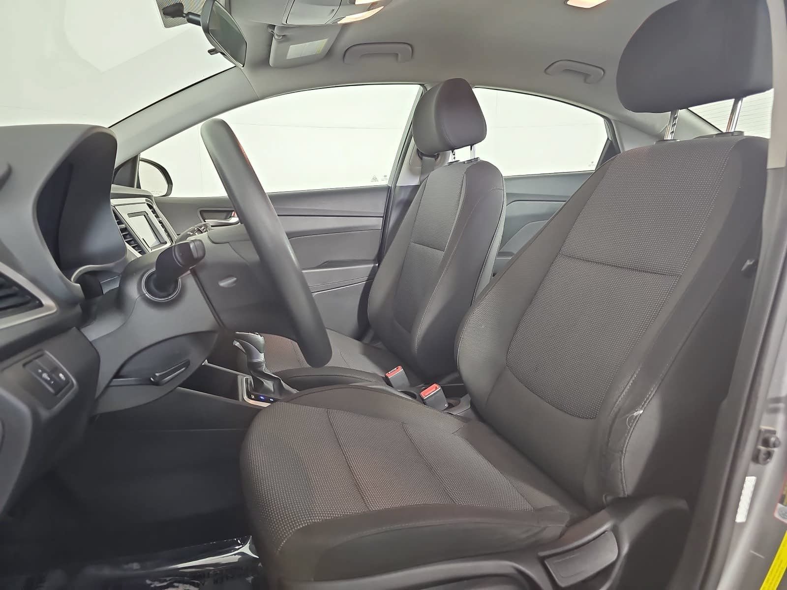Used 2021 Hyundai Accent SE FWD image 14