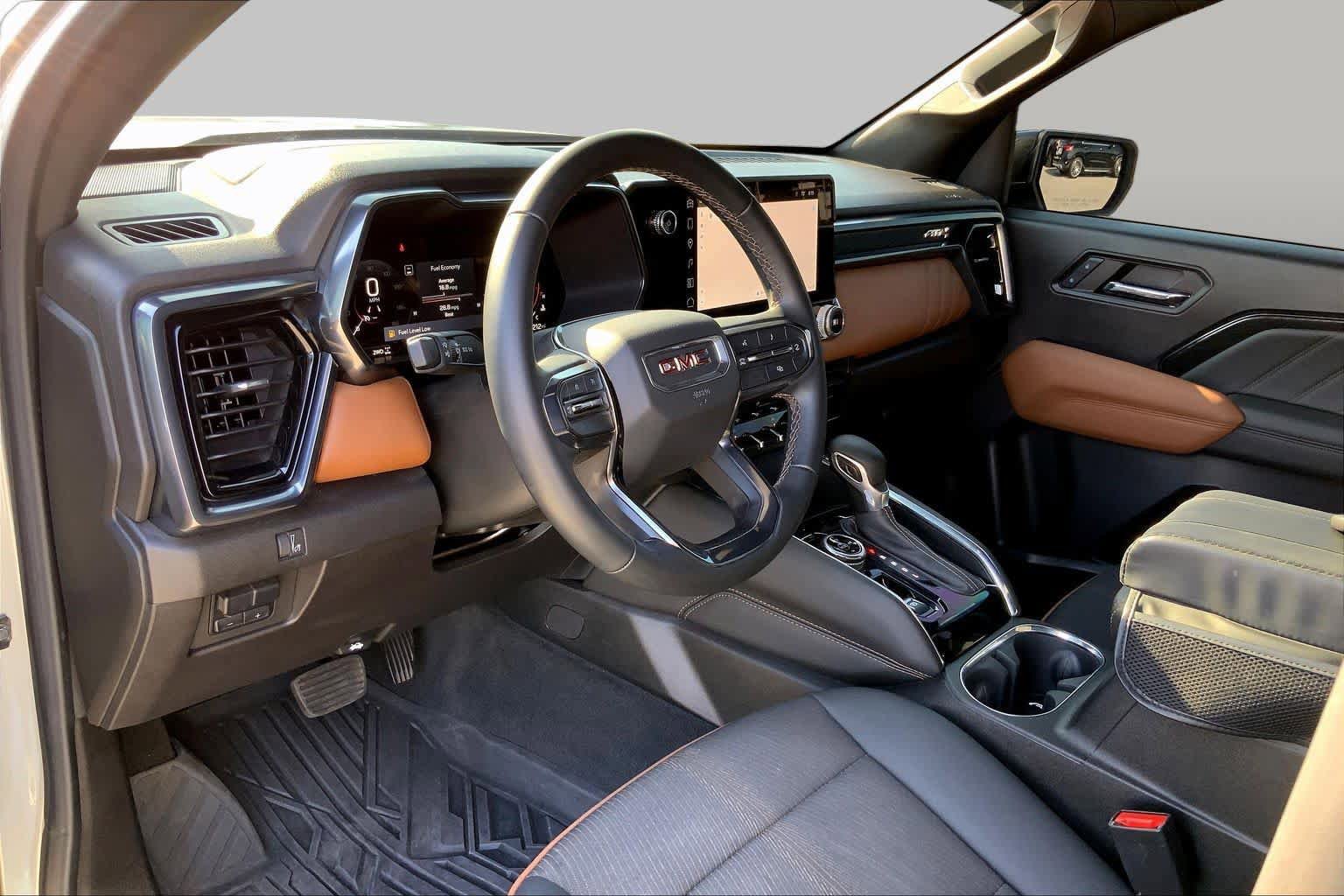Used 2024 GMC Canyon AT4 w/ Canyon Safety Plus Package AWD/4WD image 29