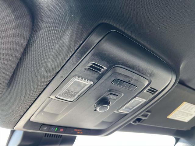 Used 2024 Chevrolet Suburban LT image 31