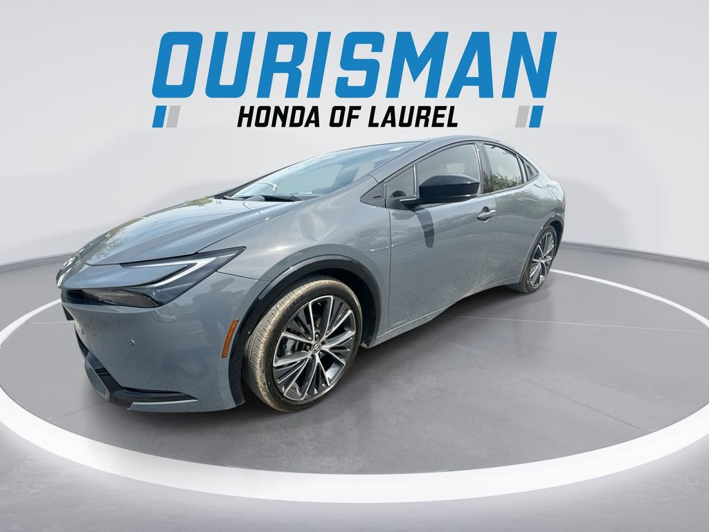 Used 2025 Toyota Prius XLE FWD image 4