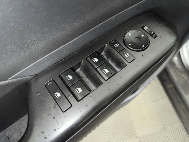 Used 2025 Hyundai Kona SE image 21