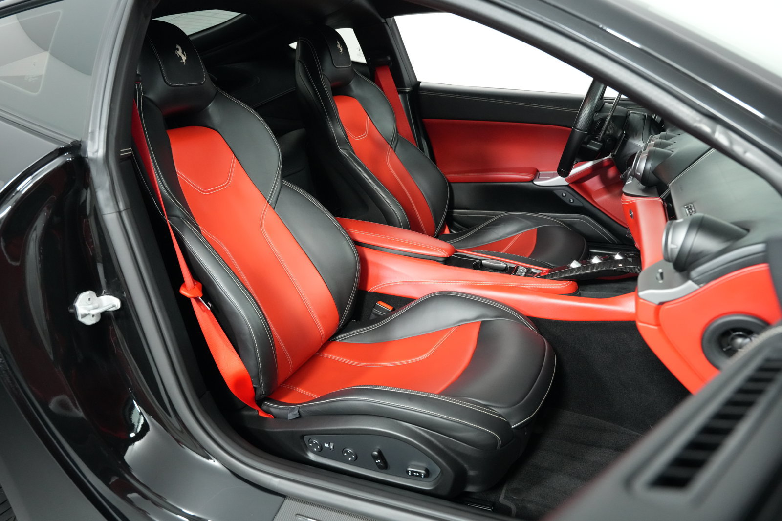 Used 2014 Ferrari F12 Berlinetta RWD image 34