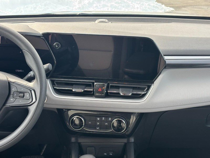 Certified 2025 Chevrolet TrailBlazer LT w/ Driver Confidence Package image 13