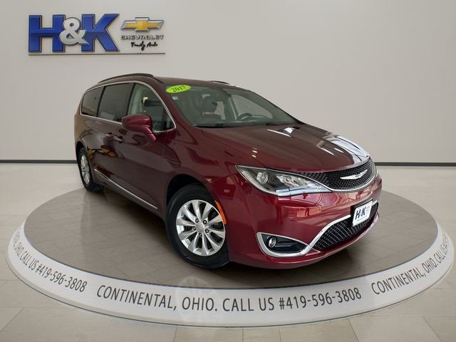 Used 2017 Chrysler Pacifica Touring-L FWD image 1