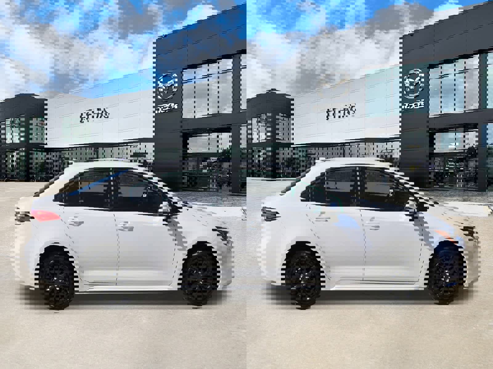 Used 2024 Toyota Corolla LE image 5