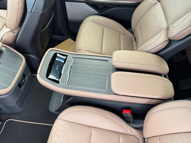 New 2025 Lincoln Navigator L Black Label image 13
