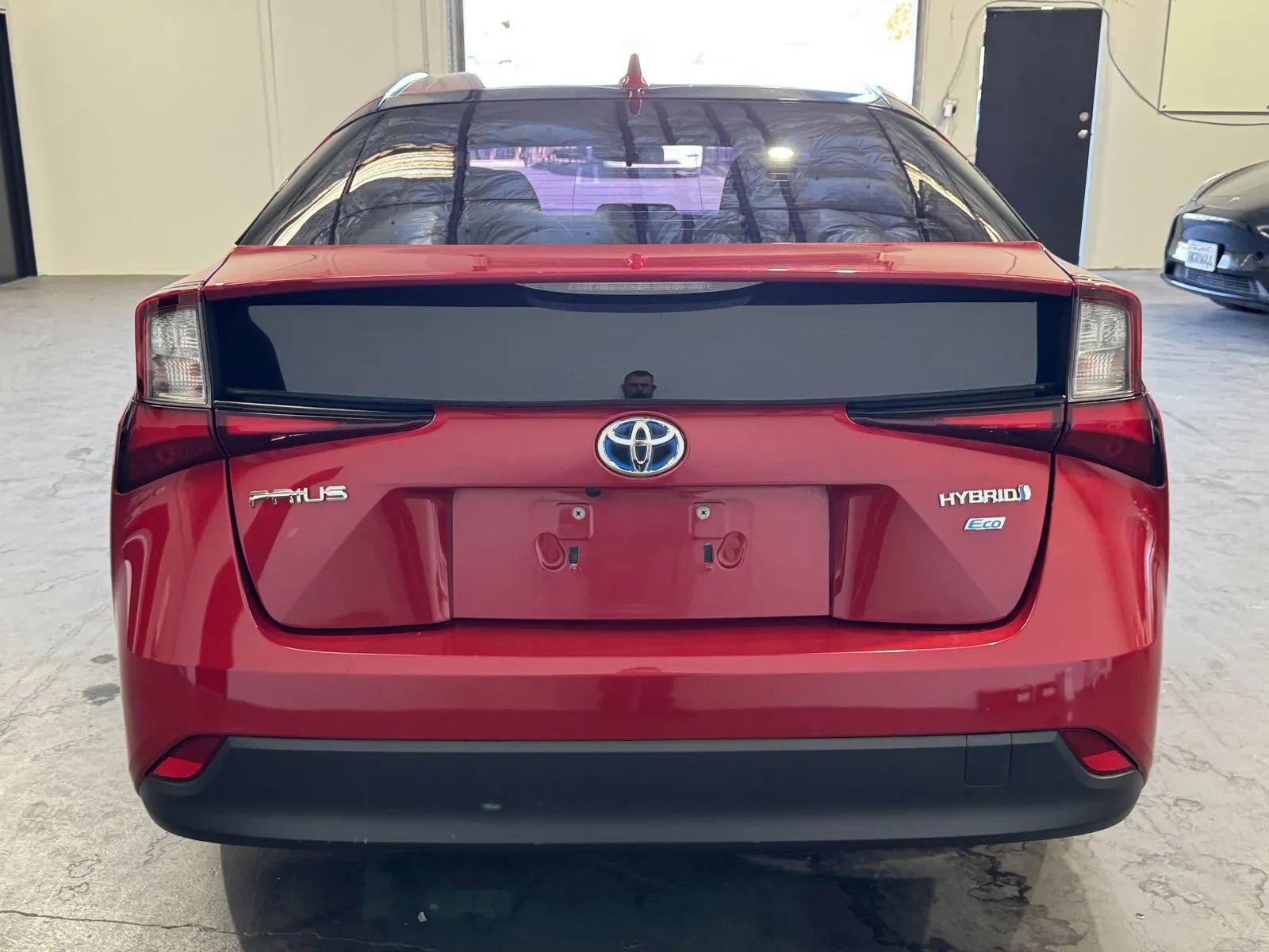 Used 2022 Toyota Prius L Eco FWD image 3