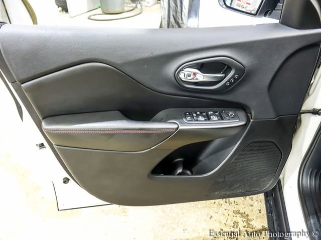 Used 2019 Jeep Cherokee Trailhawk image 19