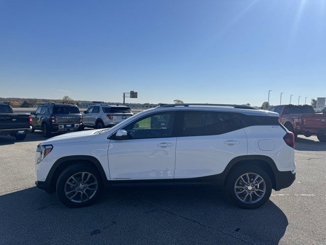 Used 2023 GMC Terrain SLT w/ Tech Package image 5