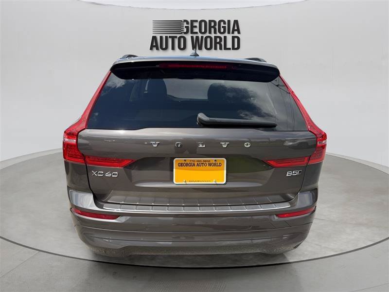 Used 2022 Volvo XC60 B5 Momentum w/ Advanced Package AWD/4WD image 12