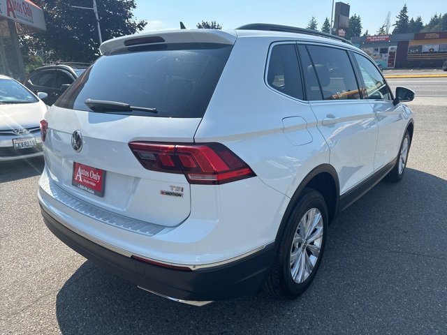 Used 2018 Volkswagen Tiguan SE w/ Panoramic Sunroof Package image 5