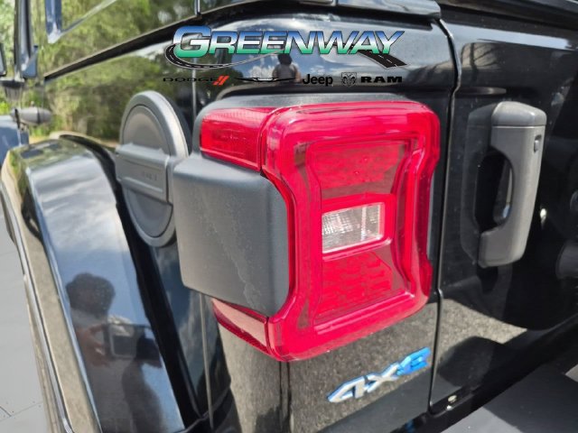 Used 2022 Jeep Wrangler Unlimited Sahara AWD/4WD image 7
