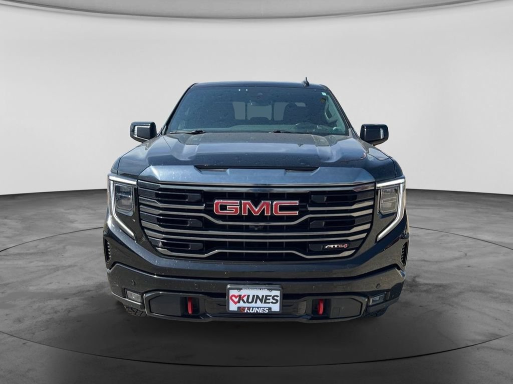 Used 2023 GMC Sierra 1500 AT4 w/ AT4 Premium Package AWD/4WD image 4