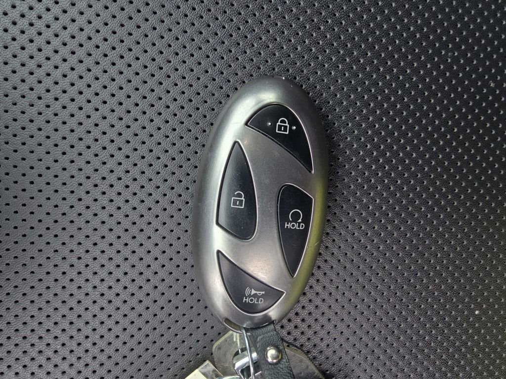 Used 2025 Hyundai Santa Fe SEL FWD image 36