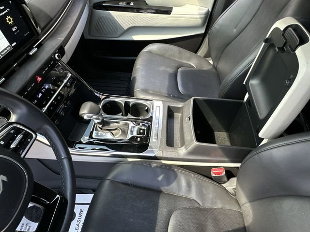 Used 2024 Kia Carnival EX image 28