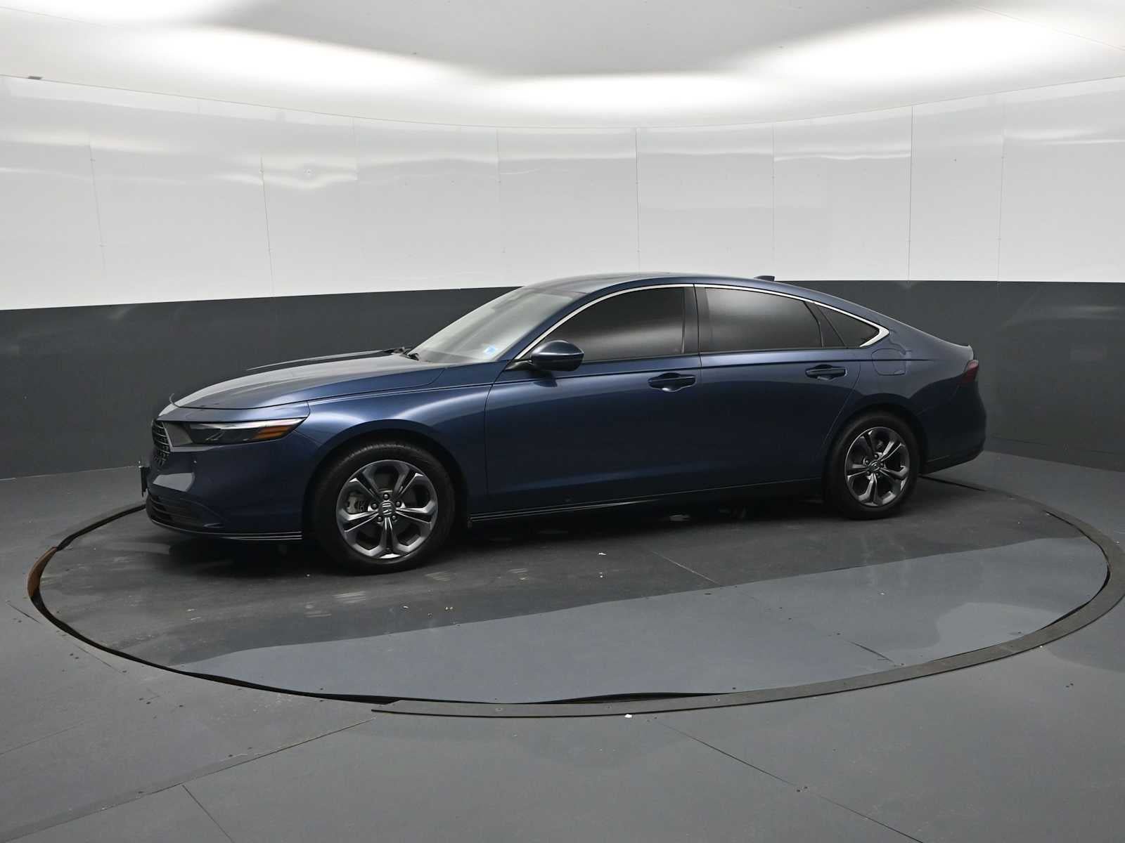 Used 2023 Honda Accord EX-L image 4