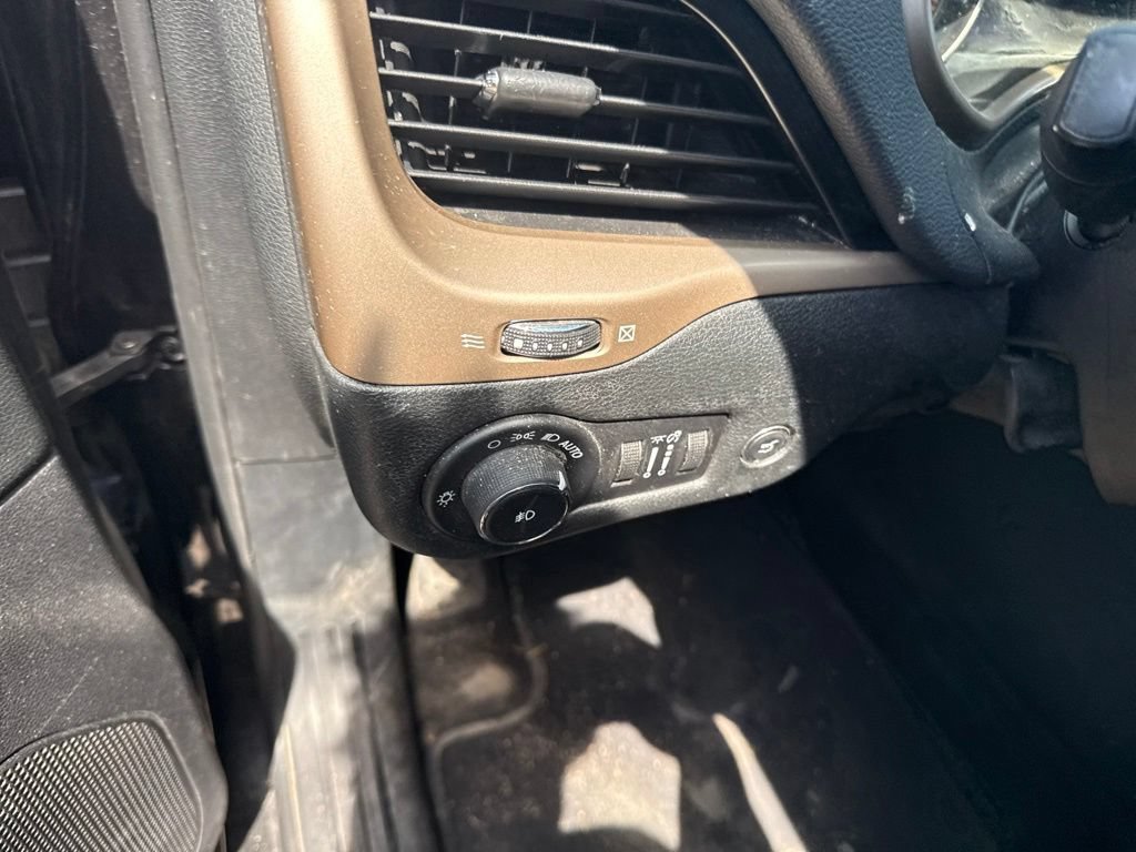 Used 2014 Jeep Cherokee Limited w/ Luxury Group AWD/4WD image 14