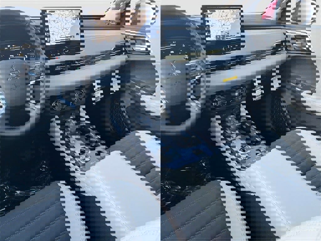 New 2025 Mitsubishi Outlander SE image 28