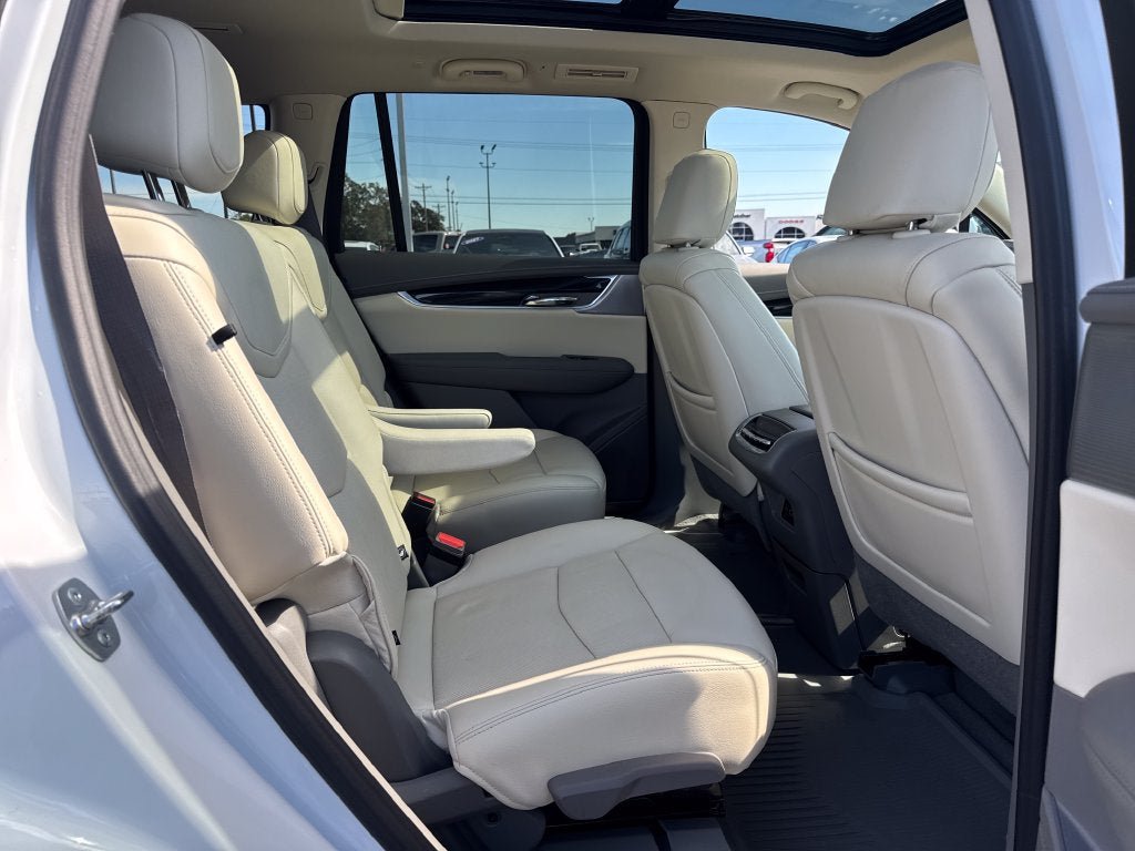 Certified 2024 Cadillac XT6 Premium Luxury w/ LPO, Floor Liner Package AWD/4WD image 15