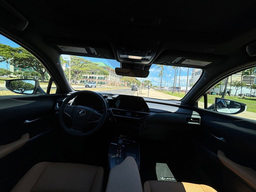 Used 2025 Lexus UX 300h AWD image 10