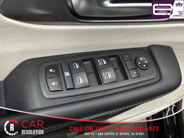 Used 2024 Chrysler Pacifica Touring-L FWD image 37