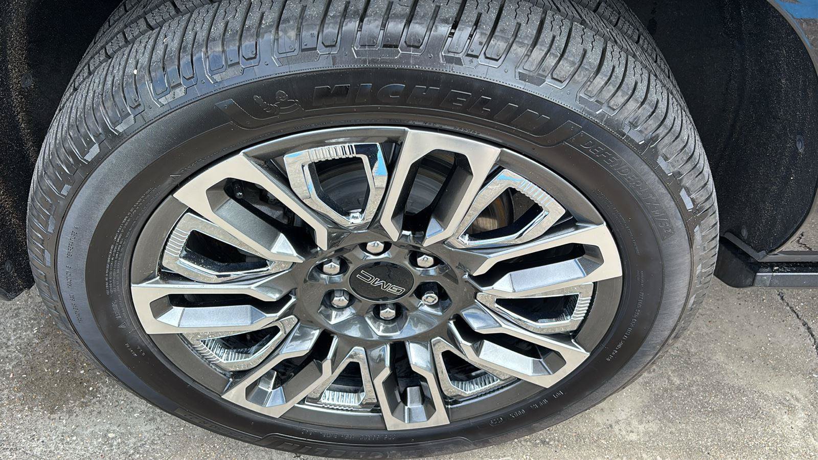 Certified 2023 GMC Yukon XL Denali Ultimate w/ LPO, Floor Liner Package AWD/4WD image 11