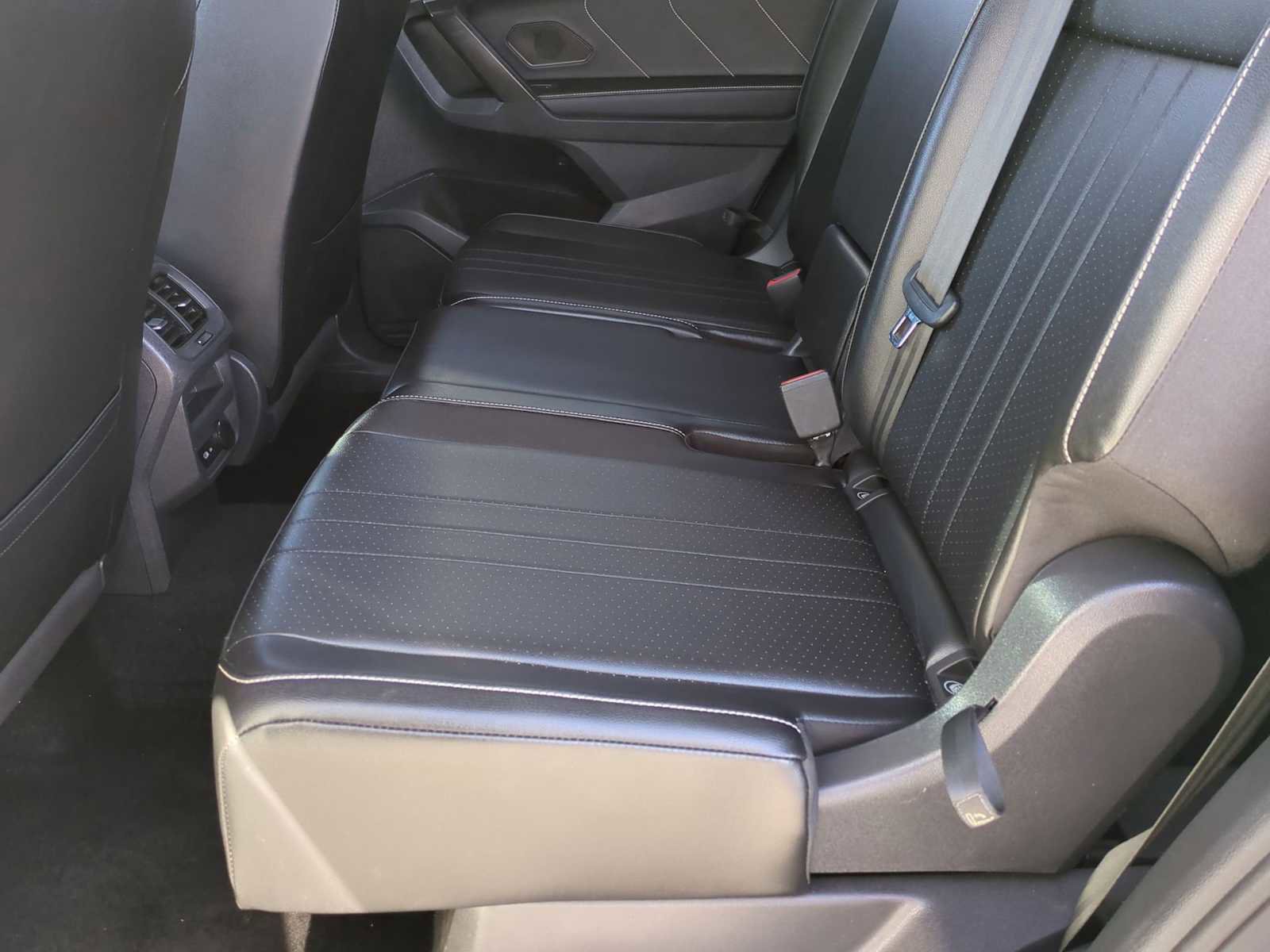 Used 2024 Volkswagen Tiguan SE image 24