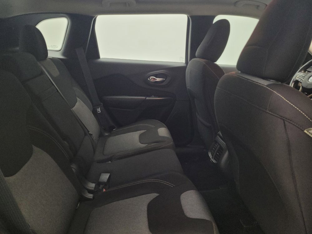 Used 2014 Jeep Cherokee Sport FWD image 19
