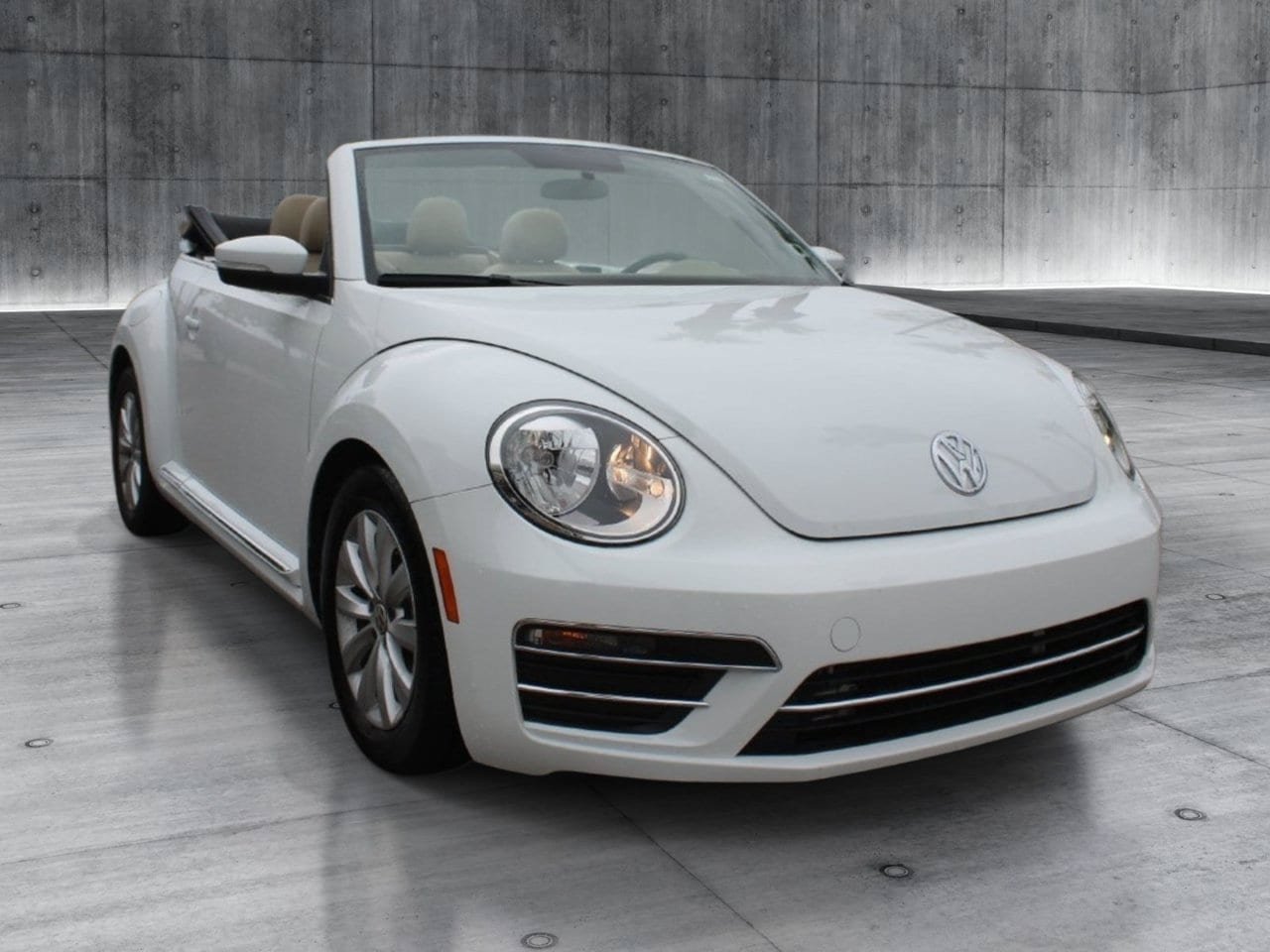 Used 2019 Volkswagen Beetle 2.0T S FWD image 18