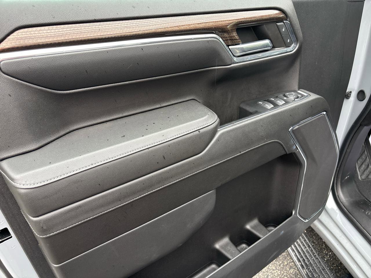 Used 2024 Chevrolet Silverado 1500 LT AWD/4WD image 10