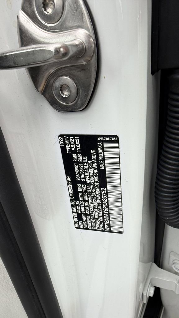 Used 2023 Porsche Cayenne Coupe image 6