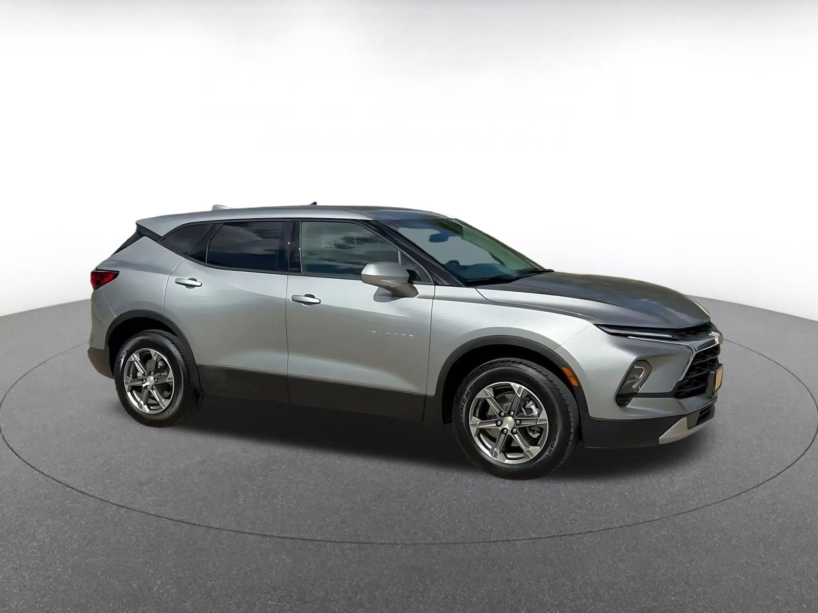 Used 2026 Chevrolet Blazer LT AWD/4WD image 2
