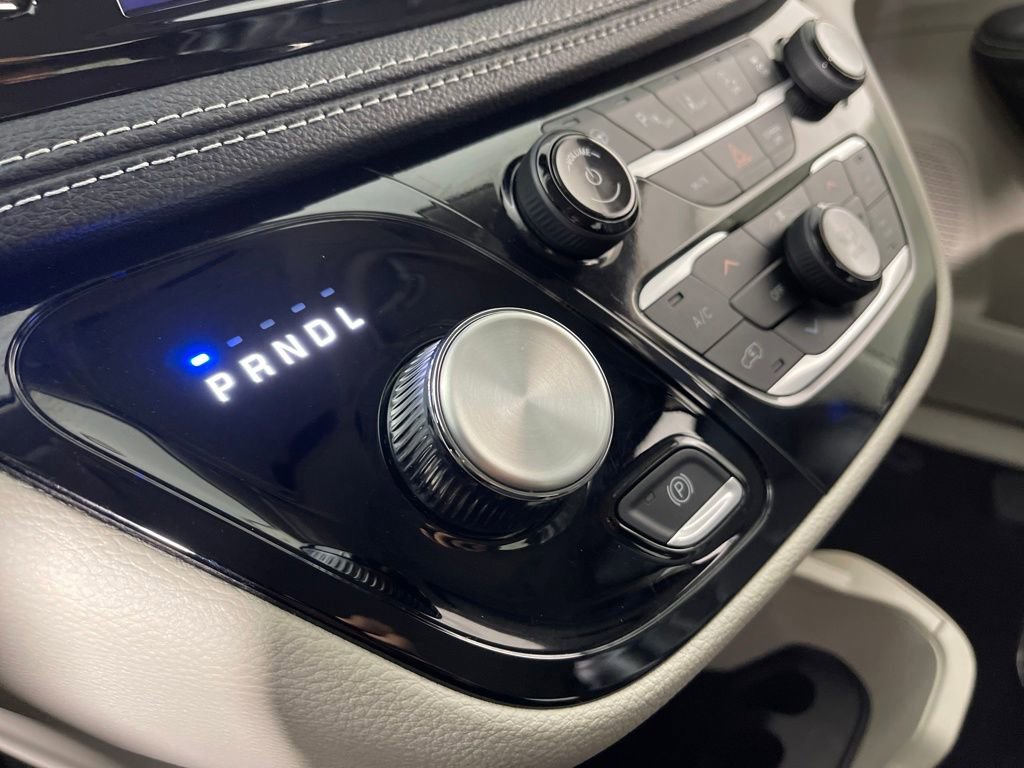 Used 2024 Chrysler Pacifica Touring-L image 22
