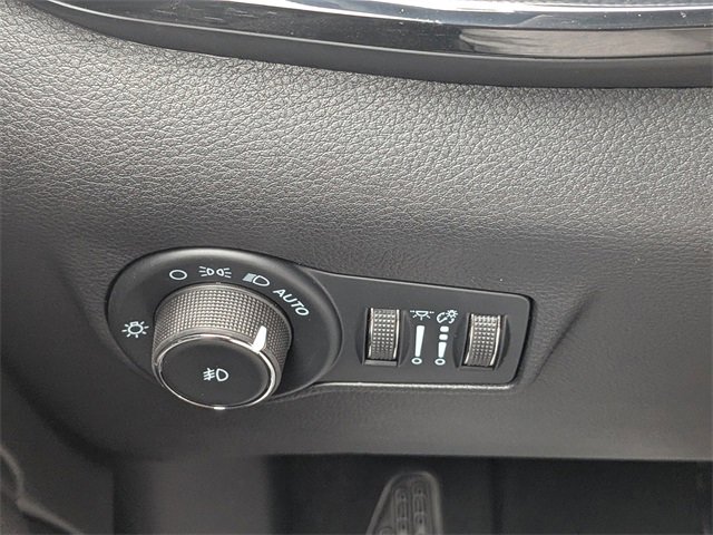 New 2025 Jeep Compass Latitude w/ Sun & Sound Group image 23