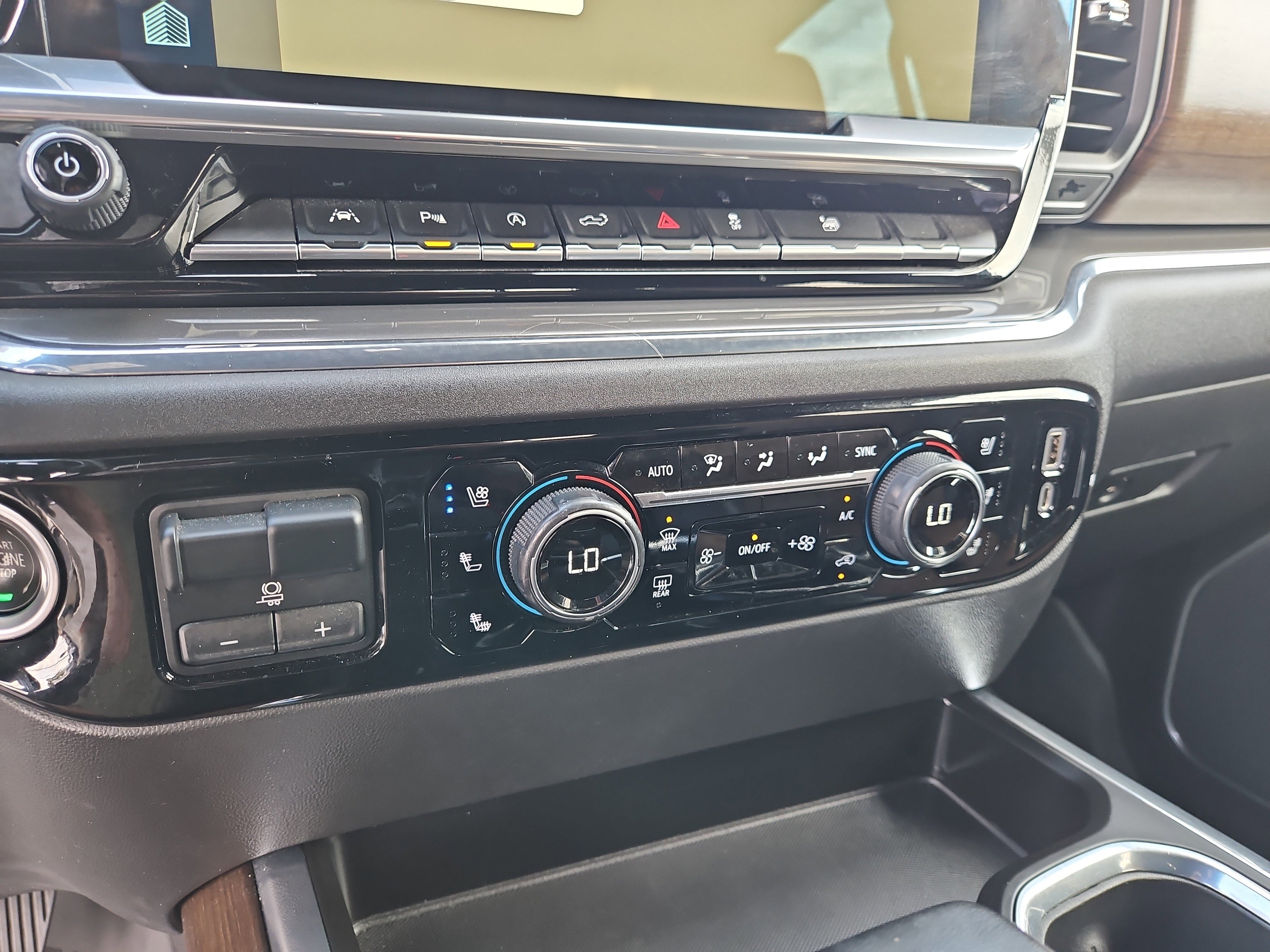 Used 2023 Chevrolet Silverado 1500 High Country w/ High Country Premium Package AWD/4WD image 26