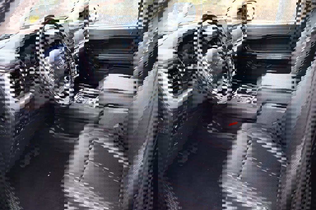 Used 2024 Ford Expedition XLT image 23